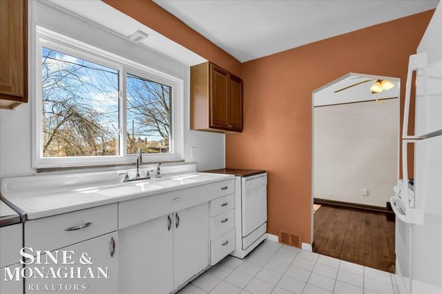 22616 Madison Street, Saint Clair Shores, MI 48081