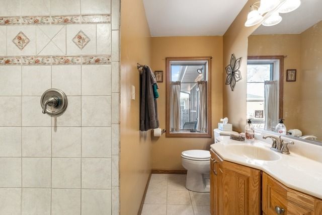 402 S Na Wa Ta Avenue, Mount Prospect, IL 60056