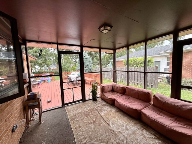 402 S Na Wa Ta Avenue, Mount Prospect, IL 60056
