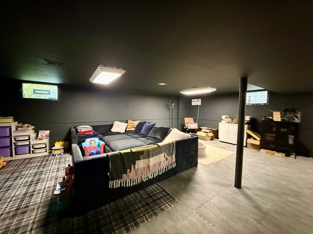 402 S Na Wa Ta Avenue, Mount Prospect, IL 60056