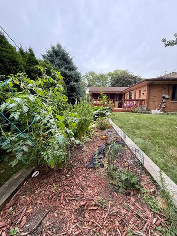 402 S Na Wa Ta Avenue, Mount Prospect, IL 60056
