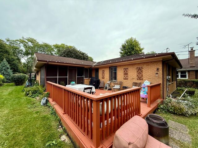 402 S Na Wa Ta Avenue, Mount Prospect, IL 60056