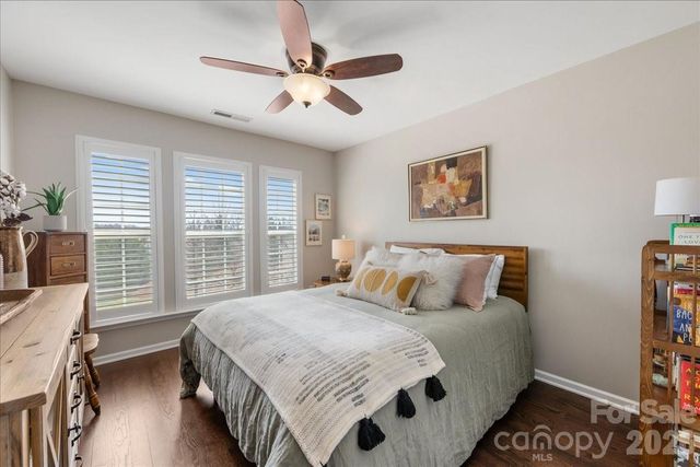 2434 Royal York Avenue, Charlotte, NC 28210