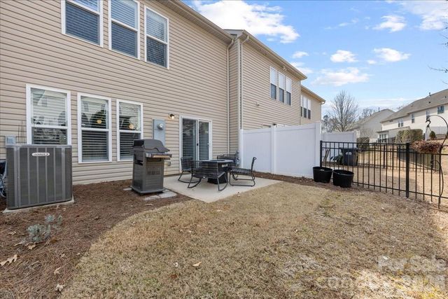 2434 Royal York Avenue, Charlotte, NC 28210