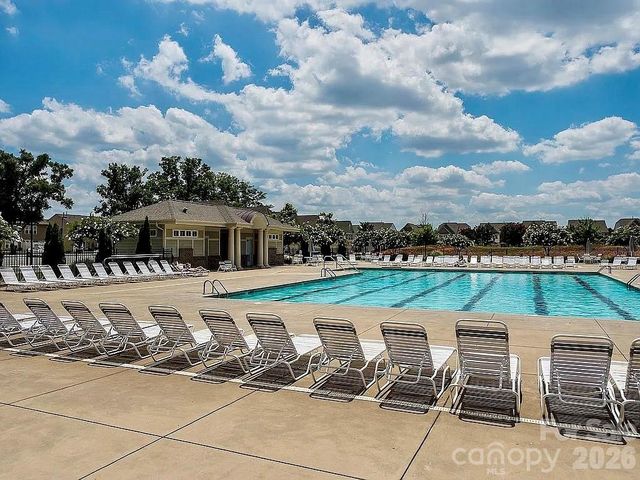 2434 Royal York Avenue, Charlotte, NC 28210