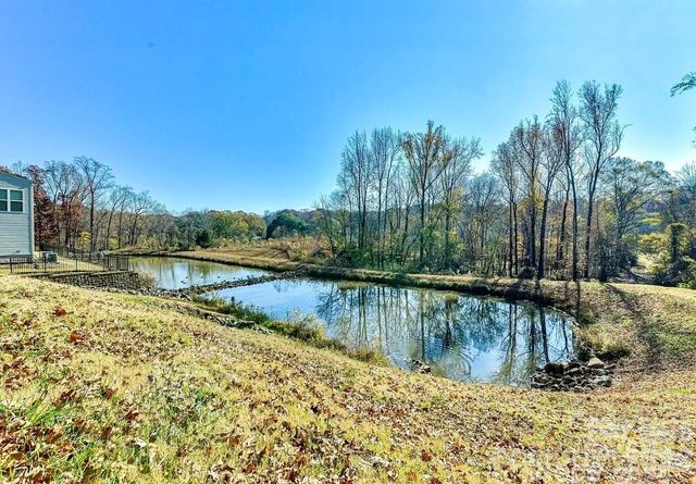 2434 Royal York Avenue, Charlotte, NC 28210