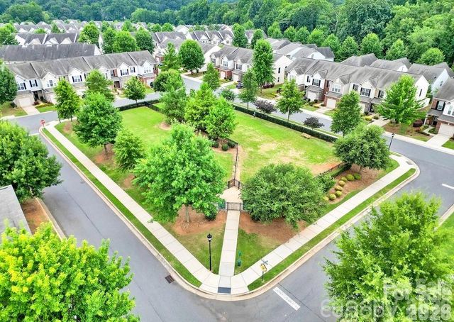 2434 Royal York Avenue, Charlotte, NC 28210