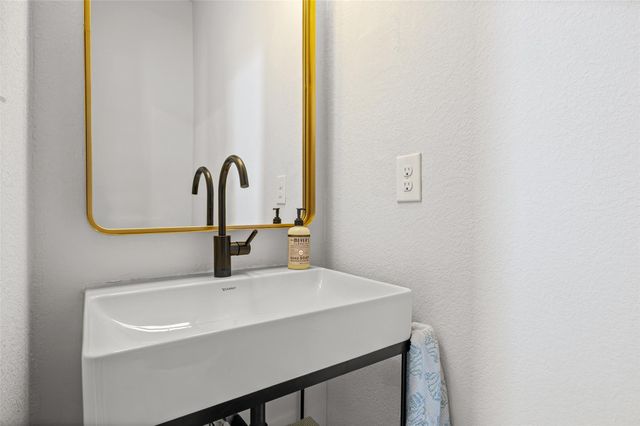 7200 Redding DR, Austin, TX 78745