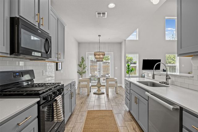 7200 Redding DR, Austin, TX 78745