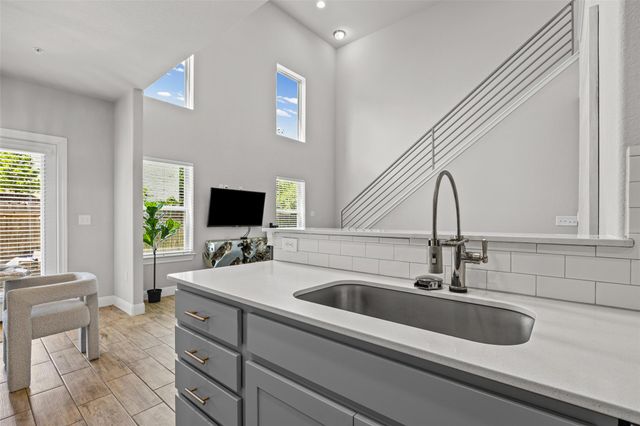 7200 Redding DR, Austin, TX 78745