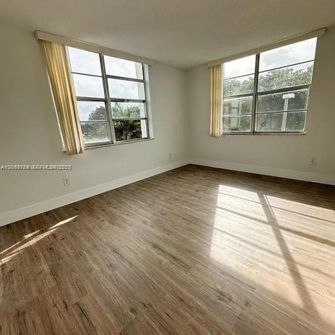 492 NW 165th St Road C-415, Miami, FL 33169