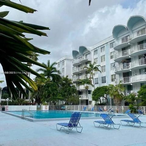 492 NW 165th St Road C-415, Miami, FL 33169