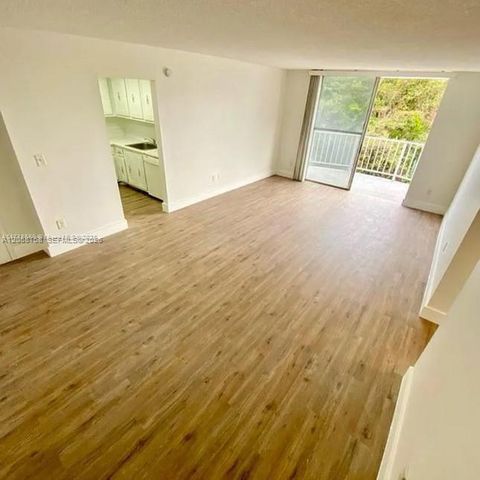 492 NW 165th St Road C-415, Miami, FL 33169