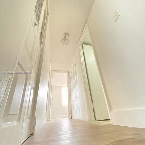 492 NW 165th St Road C-415, Miami, FL 33169