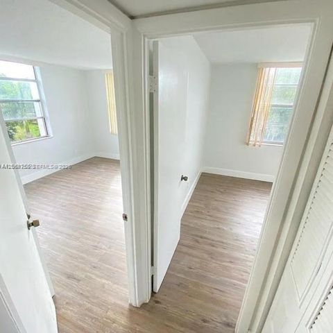 492 NW 165th St Road C-415, Miami, FL 33169