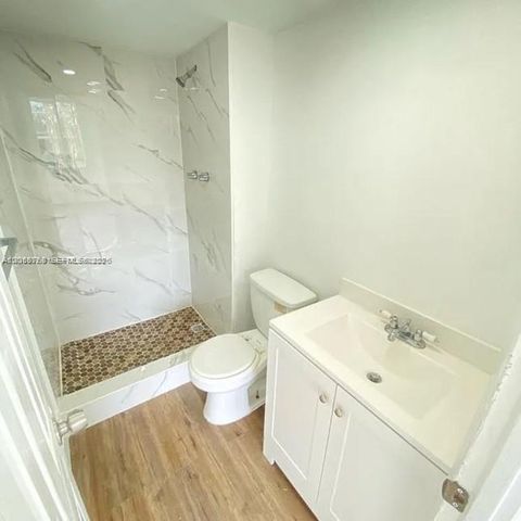 492 NW 165th St Road C-415, Miami, FL 33169