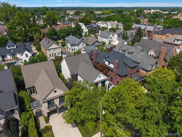 596 Henrietta Street, Birmingham, MI 48009