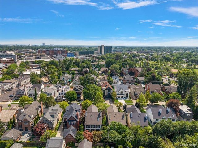 596 Henrietta Street, Birmingham, MI 48009