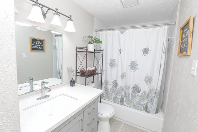 7011 Thornwild Road, Houston, TX 77489