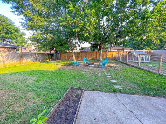 7011 Thornwild Road, Houston, TX 77489