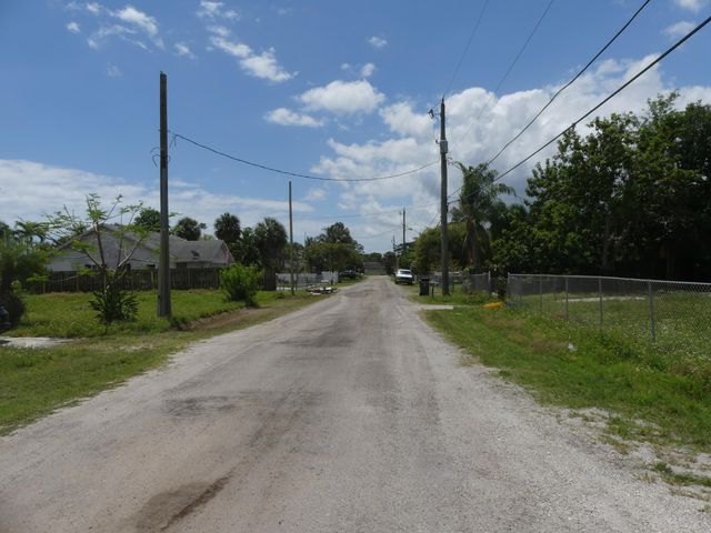 6633 Riggers Road, Lake Worth, FL 33462