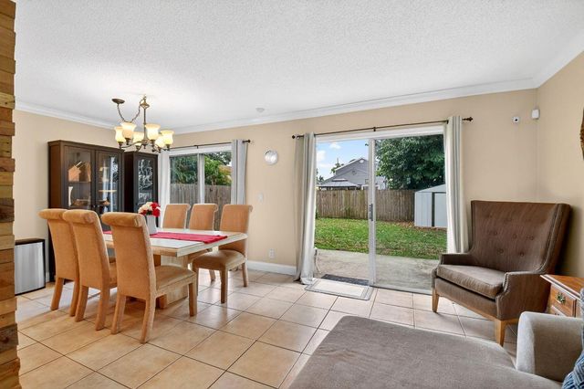 5812 Thisledown Court, West Palm Beach, FL 33415