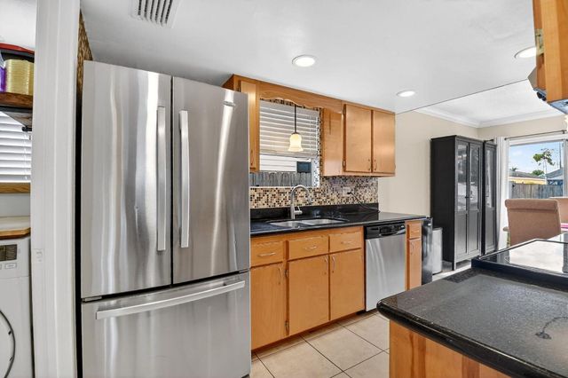 5812 Thisledown Court, West Palm Beach, FL 33415