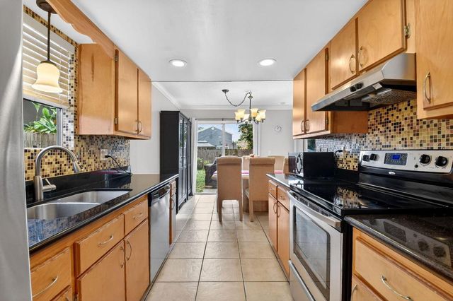 5812 Thisledown Court, West Palm Beach, FL 33415