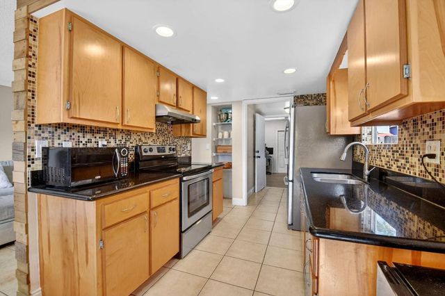 5812 Thisledown Court, West Palm Beach, FL 33415