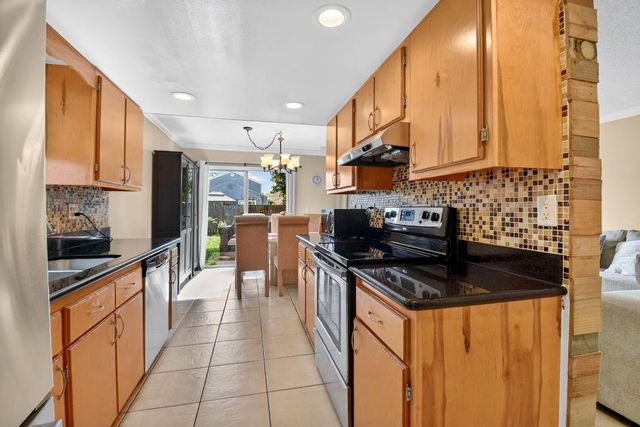 5812 Thisledown Court, West Palm Beach, FL 33415