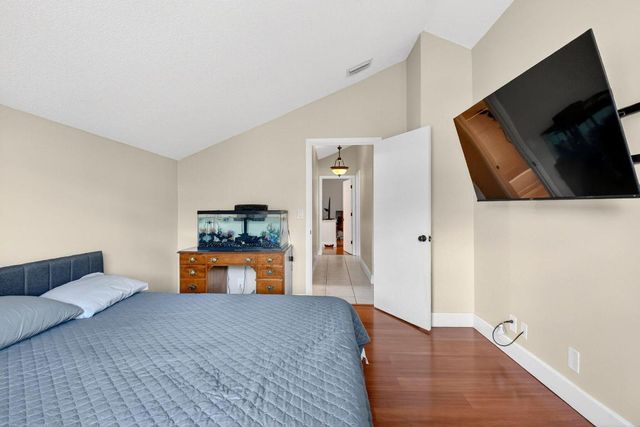 5812 Thisledown Court, West Palm Beach, FL 33415