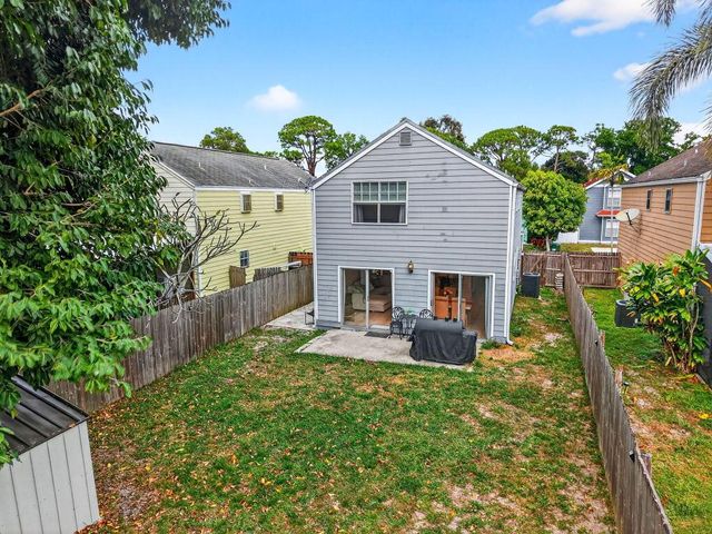 5812 Thisledown Court, West Palm Beach, FL 33415