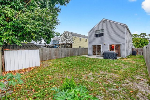 5812 Thisledown Court, West Palm Beach, FL 33415