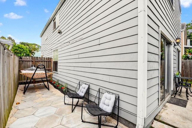 5812 Thisledown Court, West Palm Beach, FL 33415