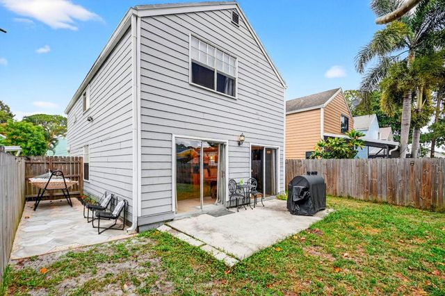 5812 Thisledown Court, West Palm Beach, FL 33415