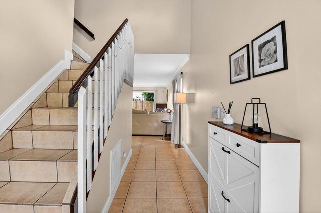 5812 Thisledown Court, West Palm Beach, FL 33415