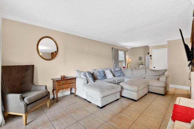 5812 Thisledown Court, West Palm Beach, FL 33415