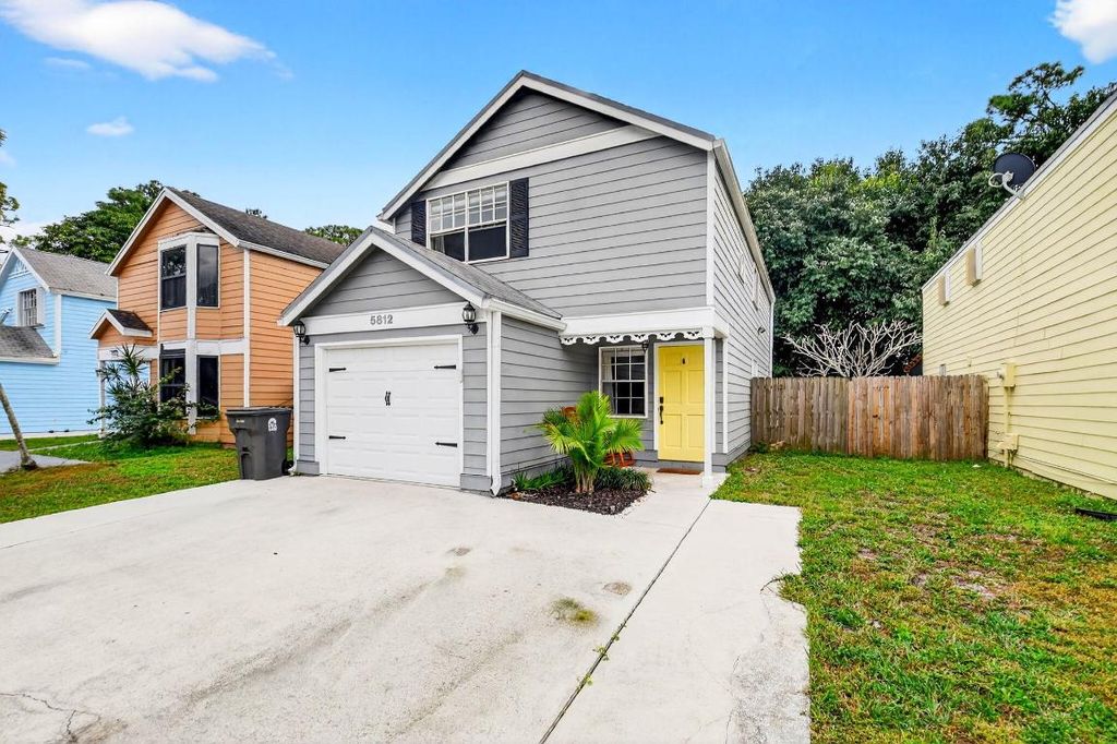 5812 Thisledown Court, West Palm Beach, FL 33415