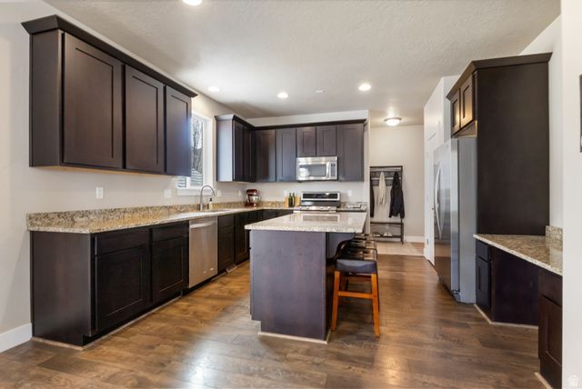 6891 S SUZANNE DR, Midvale, UT 84047