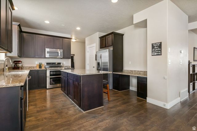 6891 S SUZANNE DR, Midvale, UT 84047