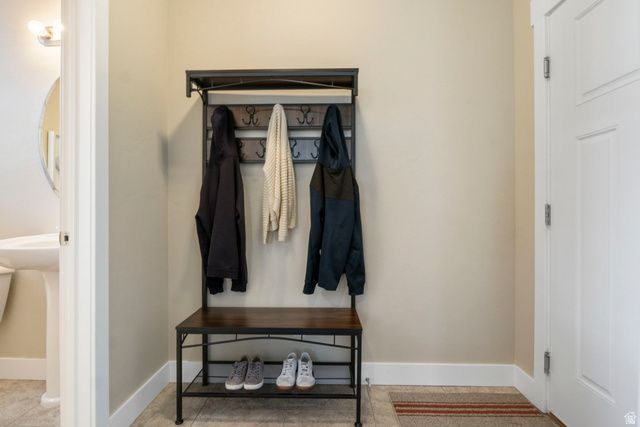 6891 S SUZANNE DR, Midvale, UT 84047