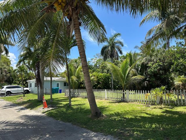 631 Lakeside Harbor, Boynton Beach, FL 33435
