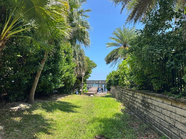 631 Lakeside Harbor, Boynton Beach, FL 33435