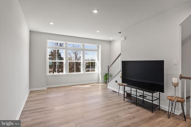 24 SIDNEY LN, Stratford, NJ 08084