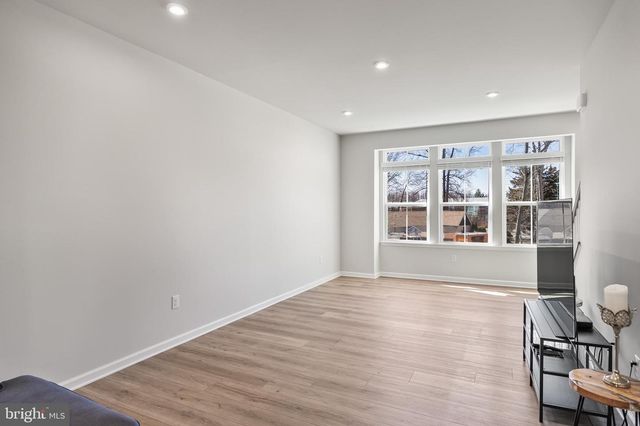 24 SIDNEY LN, Stratford, NJ 08084