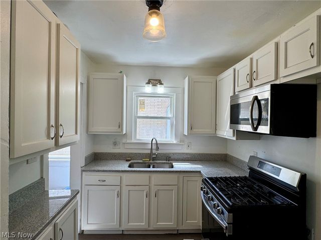1670 Williams Street, Cuyahoga Falls, OH 44221