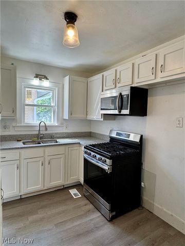 1670 Williams Street, Cuyahoga Falls, OH 44221
