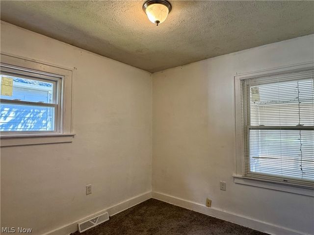 1670 Williams Street, Cuyahoga Falls, OH 44221