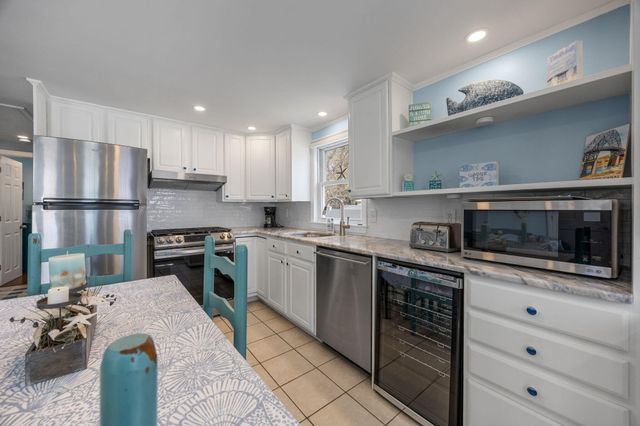 296 Seacoast Shores Boulevard, Teaticket, MA 02536