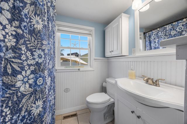 296 Seacoast Shores Boulevard, Teaticket, MA 02536
